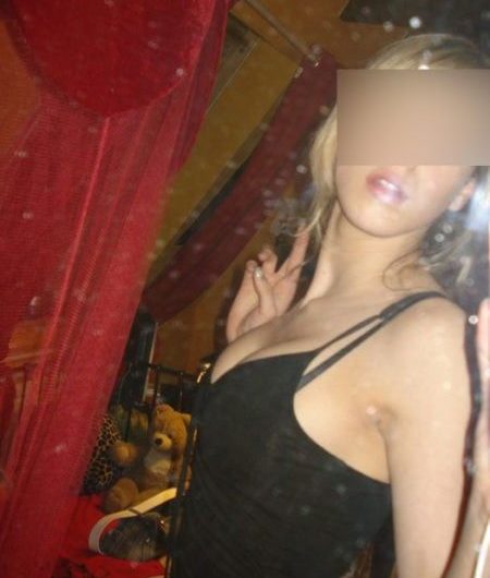 Vraie bombasse hyper chaude pour tourner un film de cul !!!!