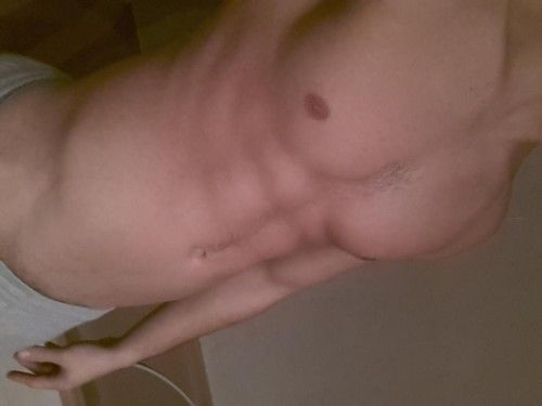 jeune homme de 24 ans cherche un plan cul sur paris. Respect et plaisirs partagés