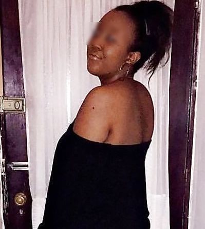 Fille black sympa pr plan cul avec homme propre