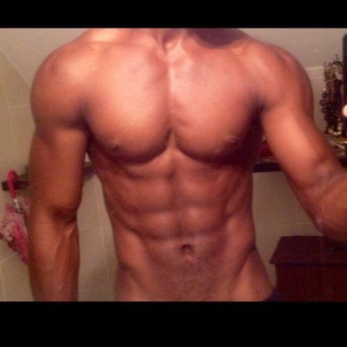 Ne cherche plus, je suis l’appolon black des femmes
