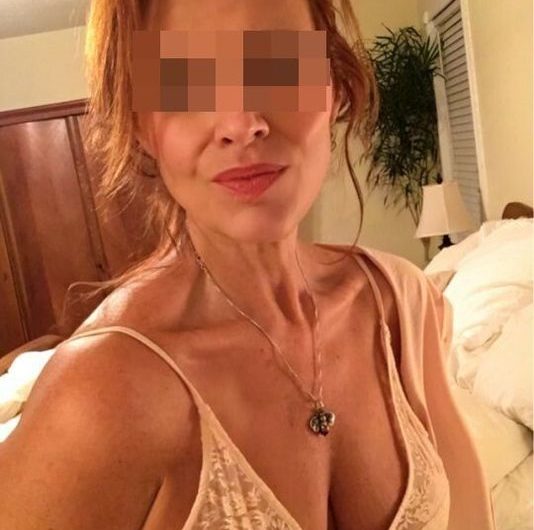 Plan cul Bezons avec femme mure gros nibards