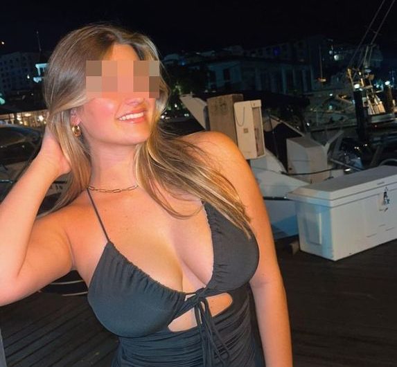 Plan cul Brunoy avec jeune coquine ouverte au sexe