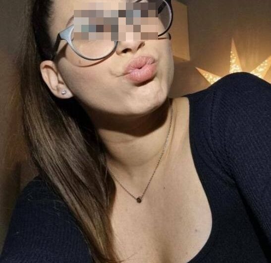 Etudiante hot sur Paris pour amant cérébral + vieux