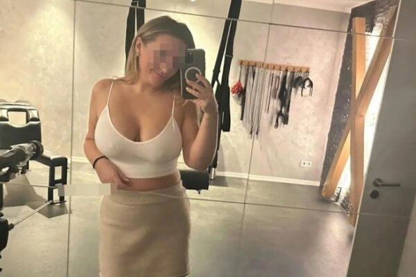 Maitresse dominatrice bourgeoise Paris 1 reçoit dans donjon SM